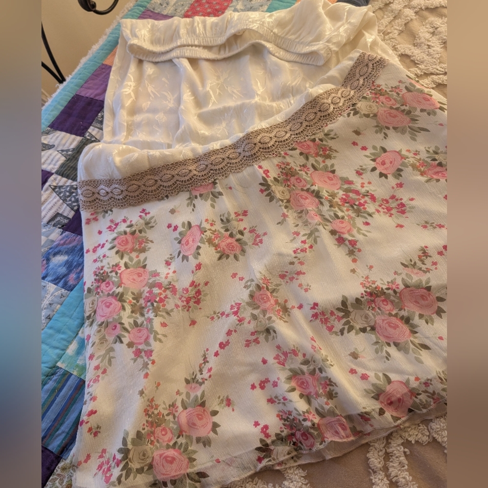 Vintage Floral & lace maxi skirt, L - XL, very boho gypsy!